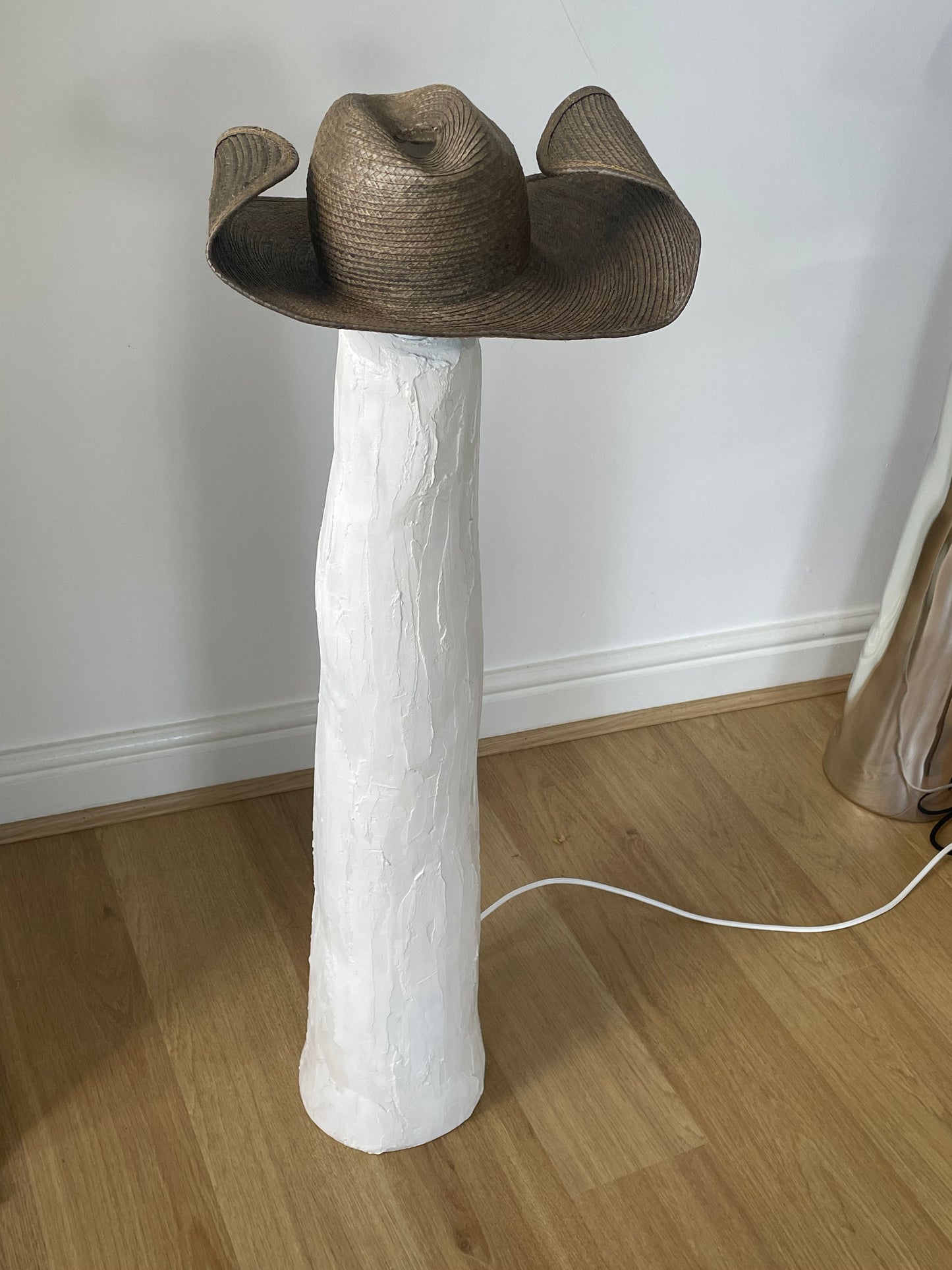WHITE SOMBRA FLOOR LAMP