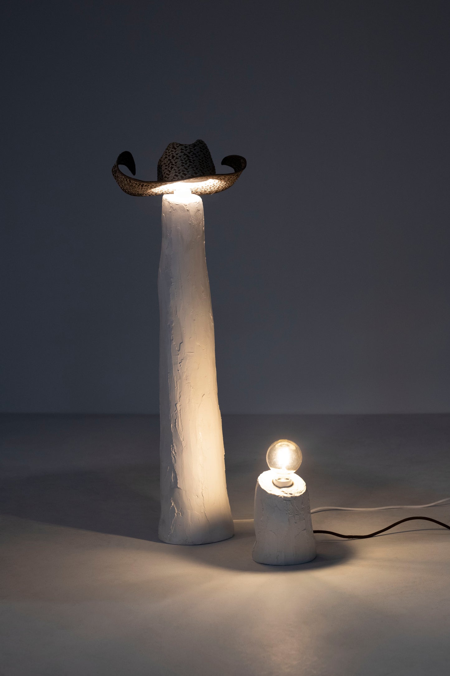 WHITE SOMBRA FLOOR LAMP