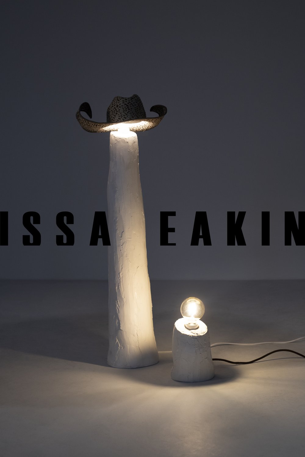 WHITE SOMBRA TABLE LAMP