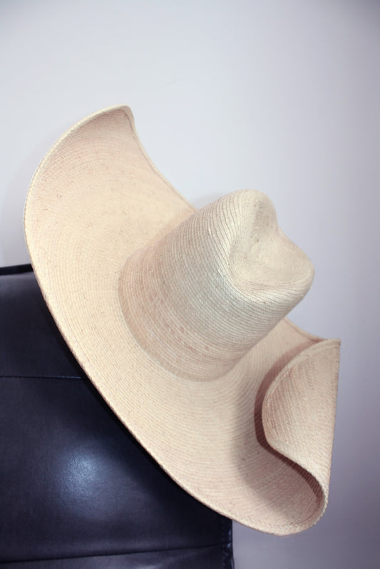 PALE WARPED SOMBRERO